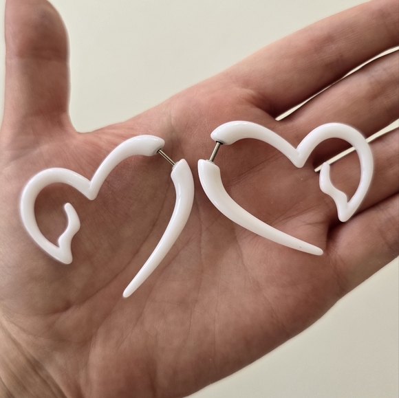 🤍 White Heart Faux Gauge Earrings - Picture 2 of 11